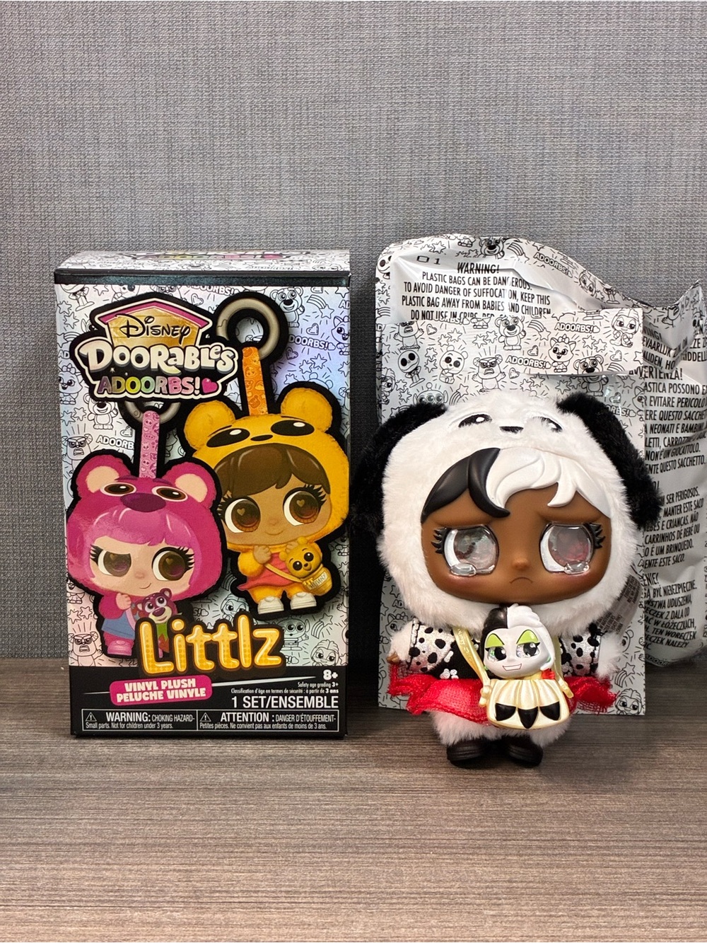 Disney Doorables Adoorbs Littlz Mystery Box  Bag Charm-Chantel